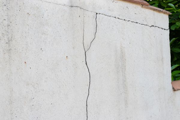 Foundation Crack Patching in Lady Lake